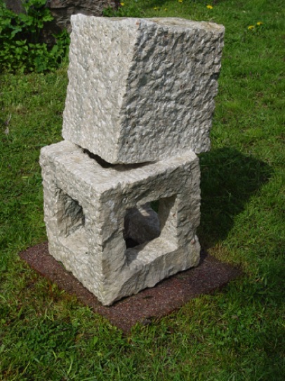 'Leere Fülle', 2003
Untersberger Hell Marmor, 
Österreich
80 x 45 x 45